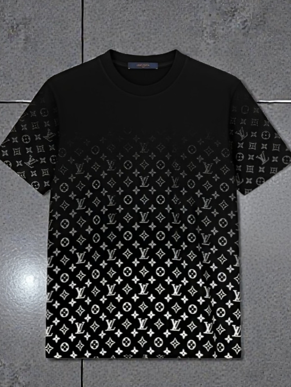 ✨️Authentic Louis Vuitton Black Gradient T-Shirt